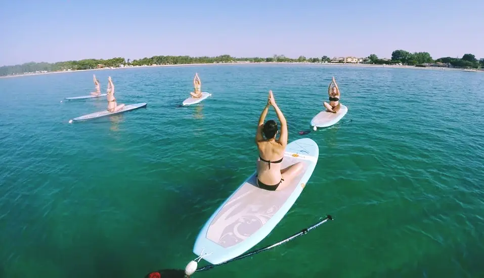 SUP yoga - sinergija vode, sunca, vjetra i yoge 1 SUP yoga – sinergija vode, sunca, vjetra i yoge