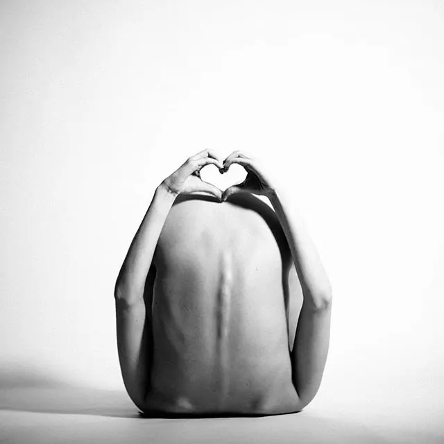 Profinjene fotografije nage yogine 5 Profinjene fotografije nage yogine