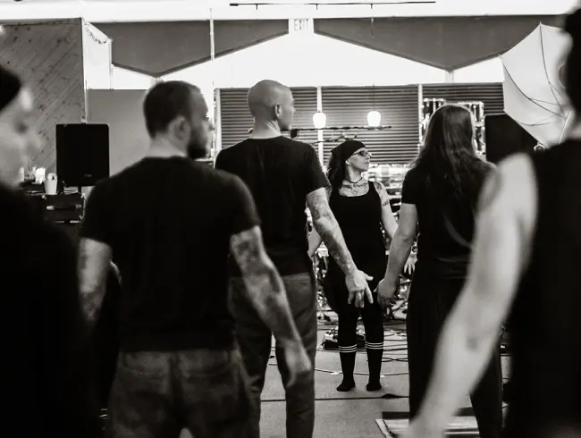 Black metal yoga