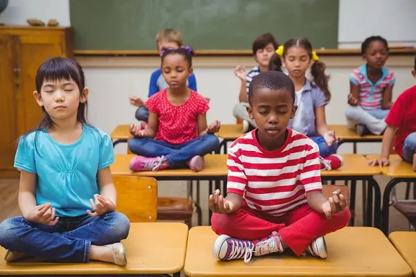 Kako meditacija pomaže djeci u školama? 7 Kako meditacija pomaže djeci u školama?